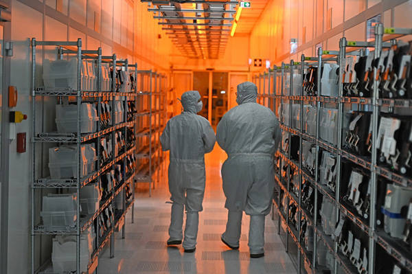 荷兰分析人士：安世半导体事件表明<strong></p>
<p>老币兑换价格表</strong>，欧洲夹在中美之间无能为力