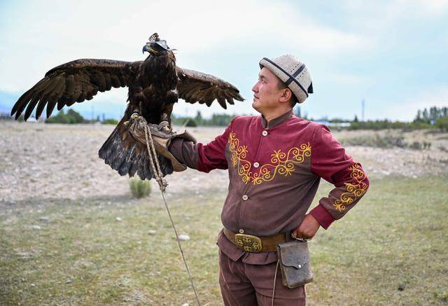 青年说 | 到中亚<strong></p>
<p>老币兑换价格表</strong>，奔赴一场激动人心的“探秘”