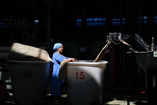 青年说 | 到中亚<strong></p>
<p>老币兑换价格表</strong>，奔赴一场激动人心的“探秘”