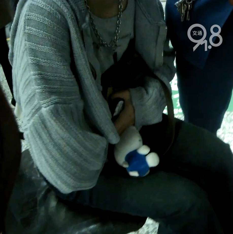 杭州地铁内<strong></p>
<p>农场v币</strong>，女乘客突然崩溃大哭！紧接着……这一幕被拍下