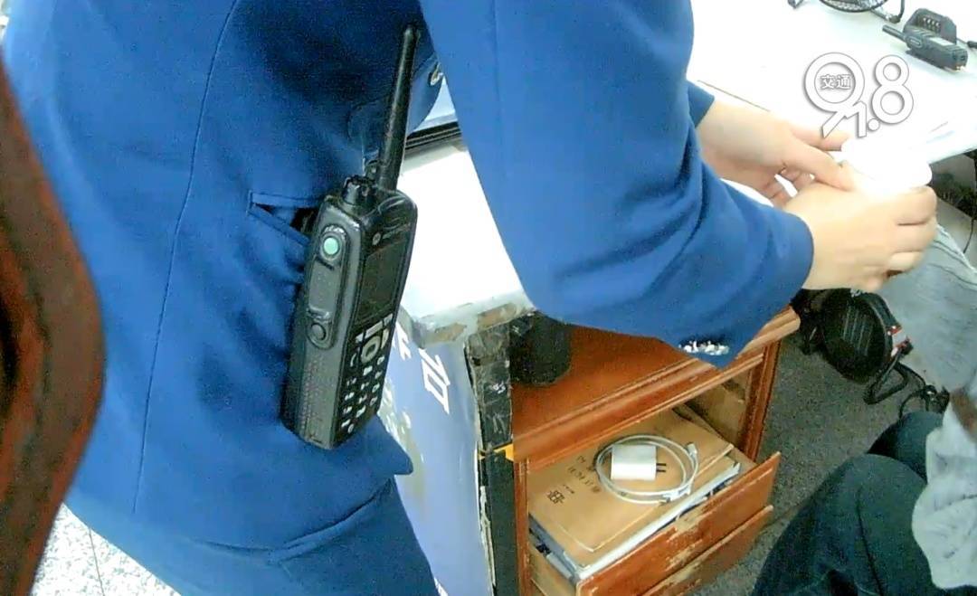 杭州地铁内<strong></p>
<p>农场v币</strong>，女乘客突然崩溃大哭！紧接着……这一幕被拍下