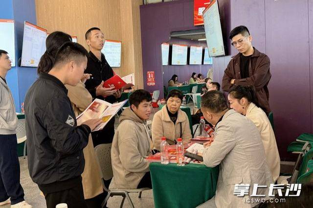 700余名退役军人及军属长沙求职<strong></p>
<p>微爱农场彩虹币</strong>，165人达成意向