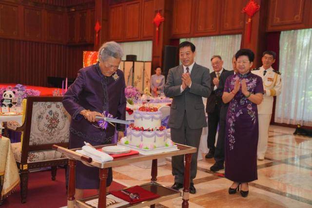 连续有两位国王访华<strong></p>
<p>亚泰坊币</strong>，其中一位是建交以来首访，证明了什么？