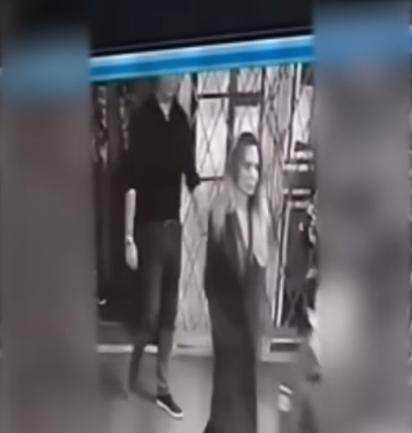 安吉丽娜·朱莉访乌<strong></p>
<p>亚泰坊币</strong>,保镖被带走