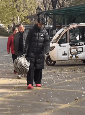 担心烧煤取暖不安全<strong></p>
<p>借币炒币</strong>，山东济宁17岁男孩偷偷接爷爷奶奶进城，父亲点赞：比我做得强