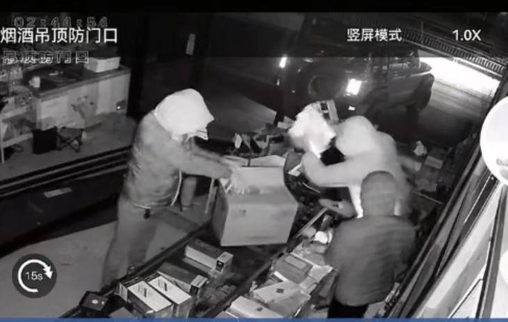多名男子开越野车撞开烟酒店大门行窃<strong></p>
<p>炒币大赛</strong>，失主报案称损失超20万元，警方回应
