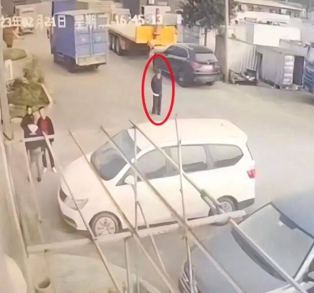 阳江95岁老翁车祸住院3月去世<strong></p>
<p>交易台</strong>，鉴定称自身因素系死亡主因；司机被判一年两个月不断申诉，广东高院：量刑明显不当将再审