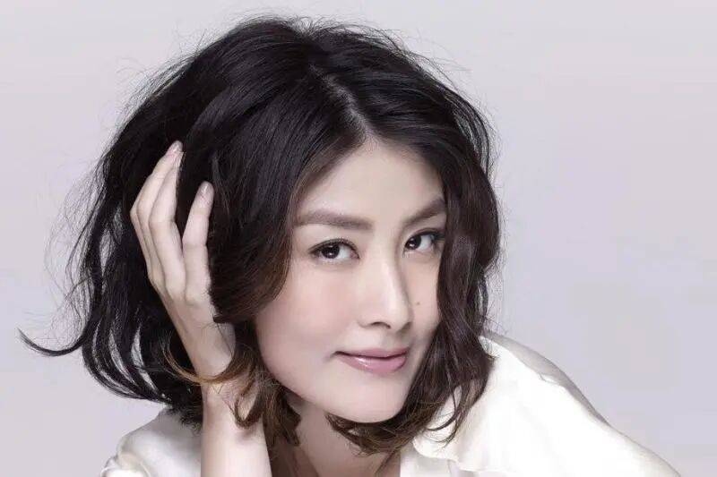 陈慧琳商演现场得知观众都是年消费200万元以上的VIP<strong></p>
<p>交易台</strong>，直呼“原来我也是一个优惠”