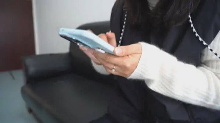 扬州一女子刷短视频惹祸：偷偷去银行取了6万现金<strong></p>
<p>共生币行情</strong>，结果……