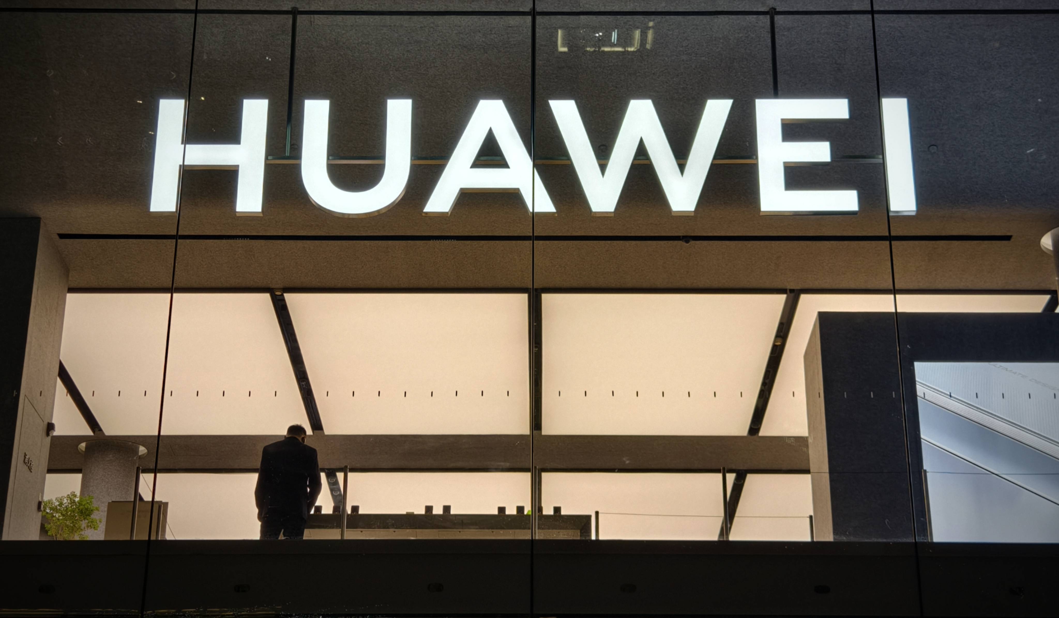 独家｜华为Mate80首批备货30万台左右<strong></p>
<p>炒币规则</strong>，渠道商称“定价很有魄力”