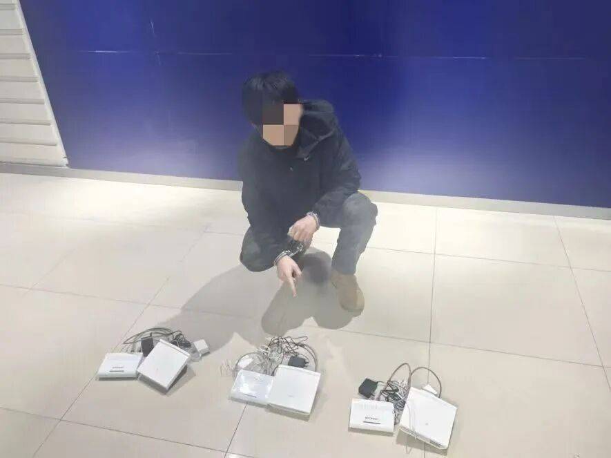 太可怕<strong></p>
<p>币圈的社区</strong>！呼和浩特一酒店客房内惊现“神秘”白色可疑设备！竟然是…