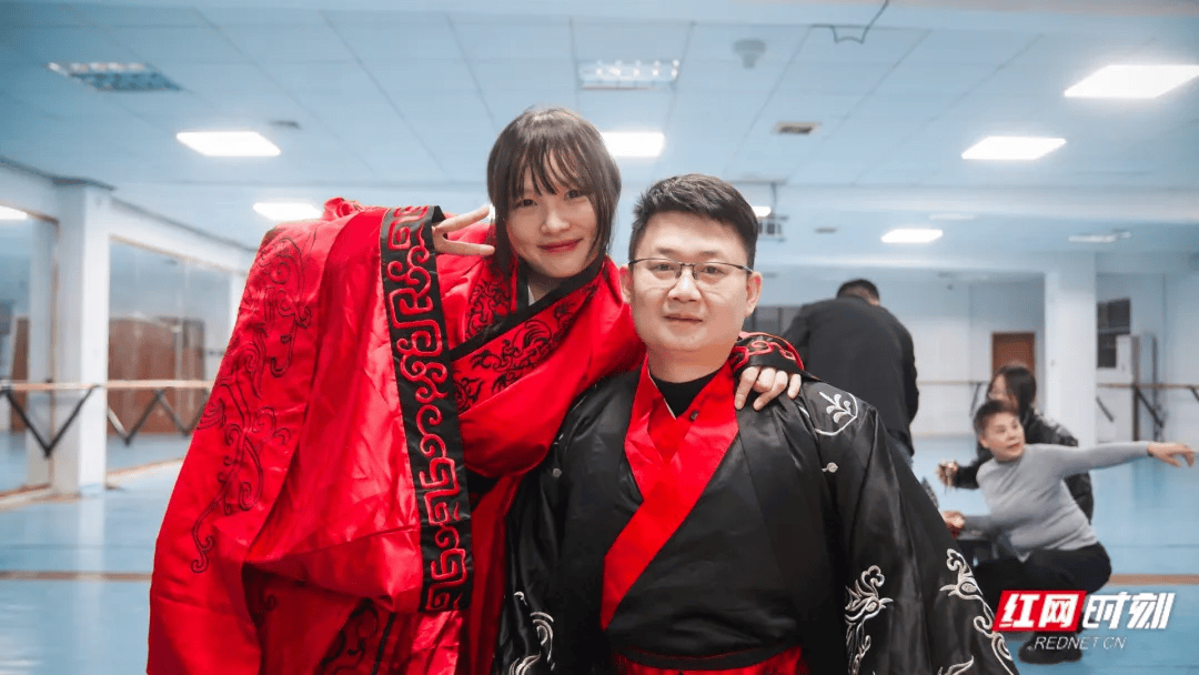 汶川地震被救起的女孩<strong></p>
<p>炒币经历</strong>，17年后和救她的军人结婚了