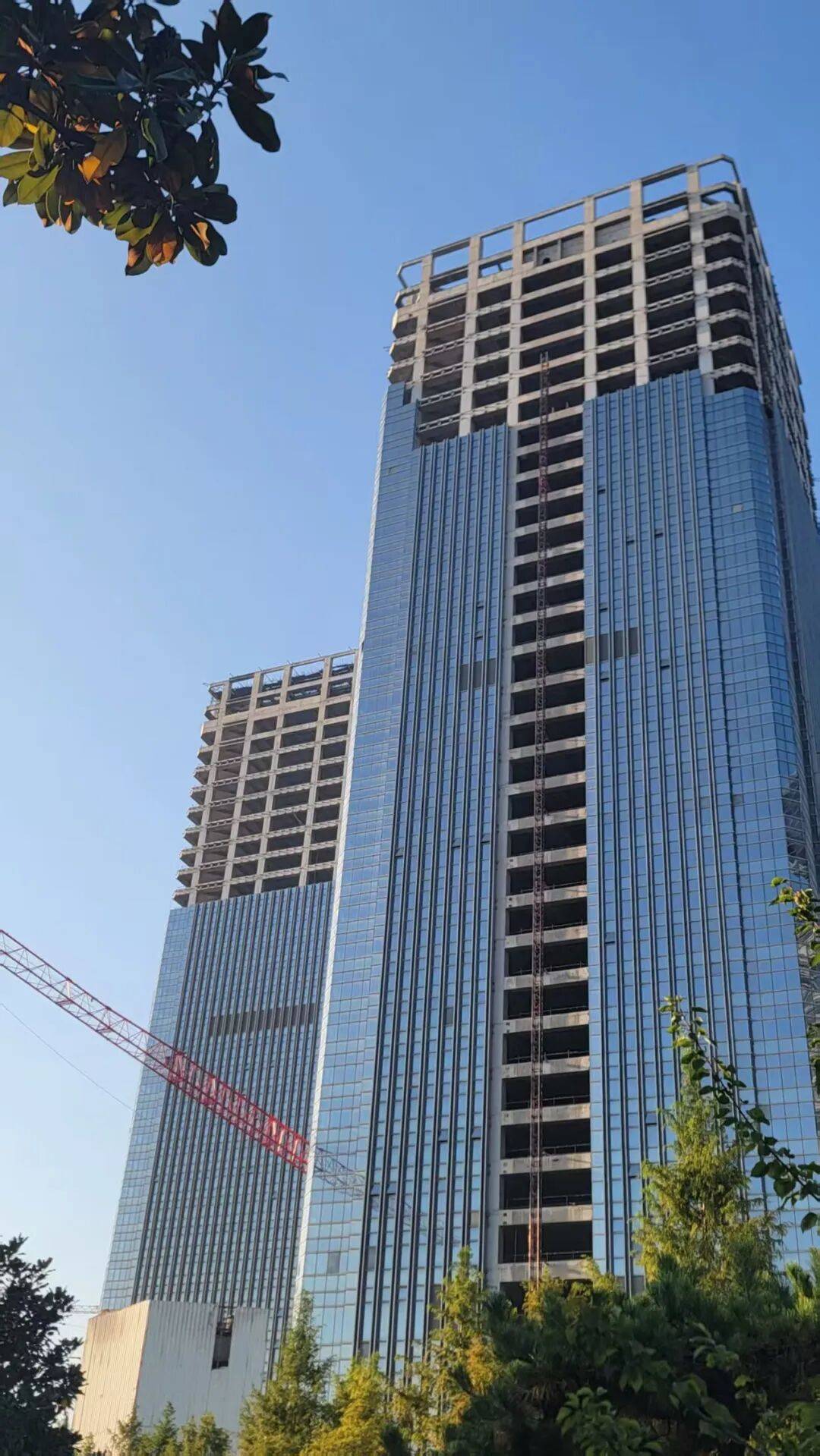 西安地标“双子塔”荒芜十年<strong></p>
<p>炒币图</strong>，7.48亿起拍