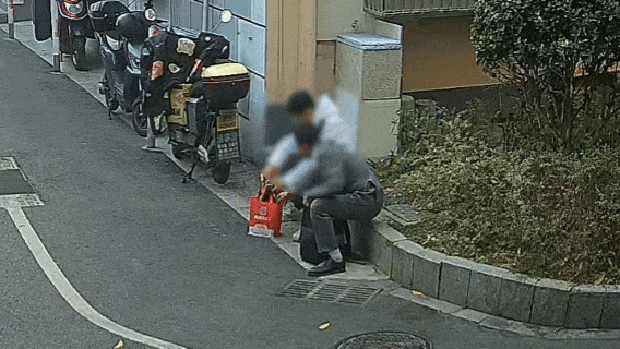 上门取走19万元<strong></p>
<p>炒币图</strong>，杭州一西装革履“金融专员”被抓！在高速服务区被抓，车上塞满现金