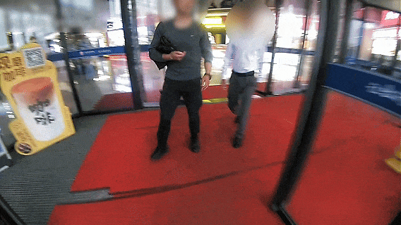 上门取走19万元<strong></p>
<p>炒币图</strong>，杭州一西装革履“金融专员”被抓！在高速服务区被抓，车上塞满现金