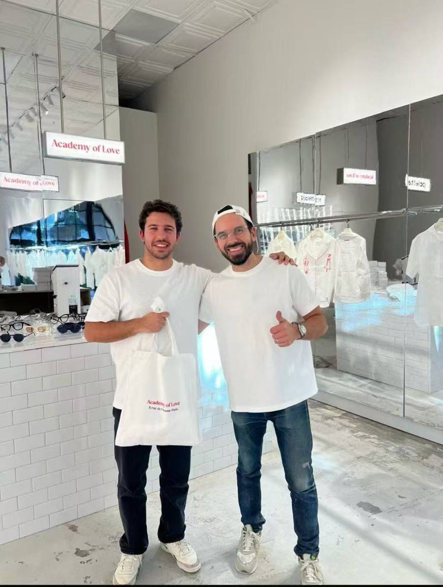 法国人在上海开店<strong></p>
<p>南斯拉夫币</strong>，只卖白色衣服竟然火了丨上海滩上洋掌柜