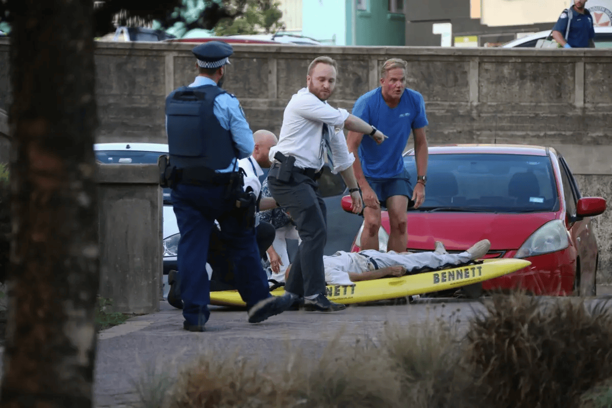 悉尼枪手被制服<strong></p>
<p>币网行情app</strong>，愤怒民众猛踩头部，调查显示枪手合法持有六支枪