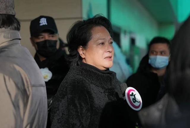 何晴之子追思：妈妈很喜欢雪<strong></p>
<p>币网行情app</strong>，北京这场雪好像是为她而下