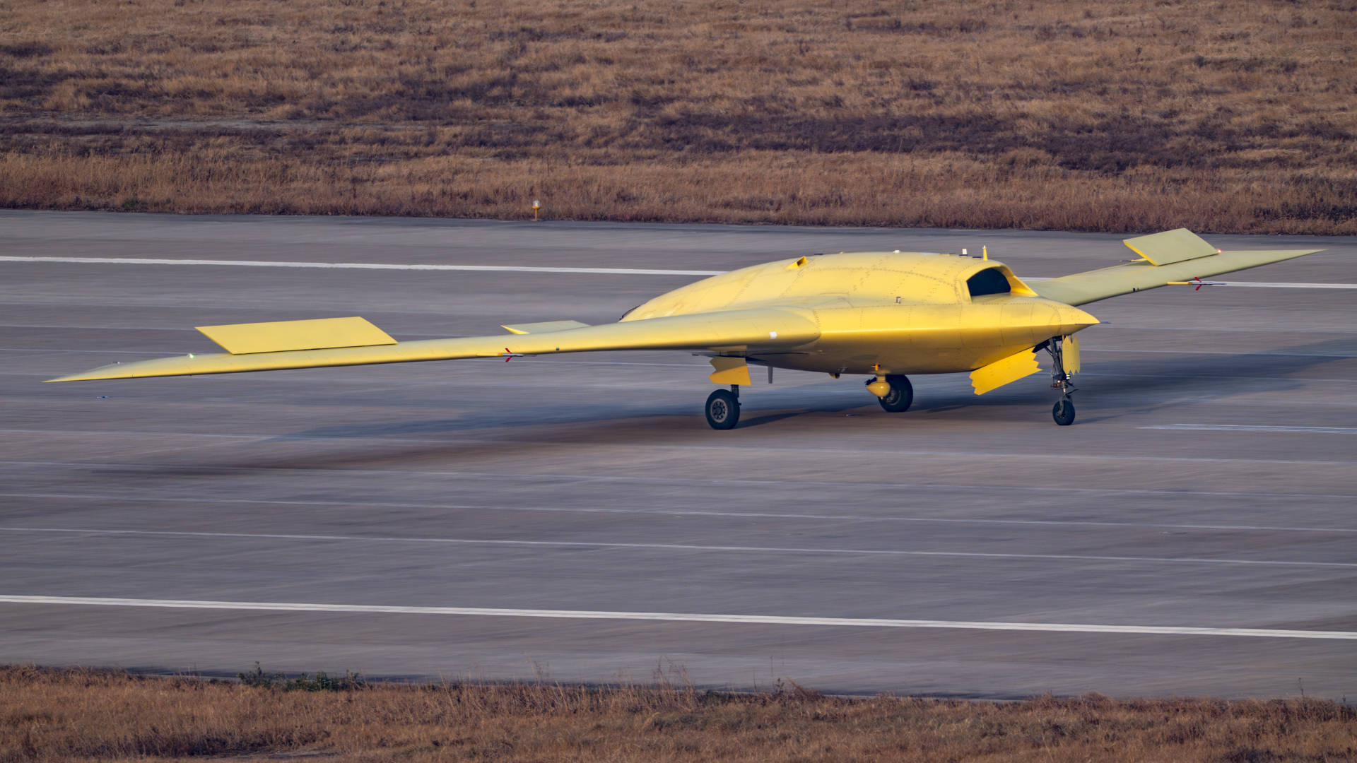 多张高清大图<strong></p>
<p>币网行情app</strong>！新型高空高速长航时无人机彩虹-7近日成功首飞