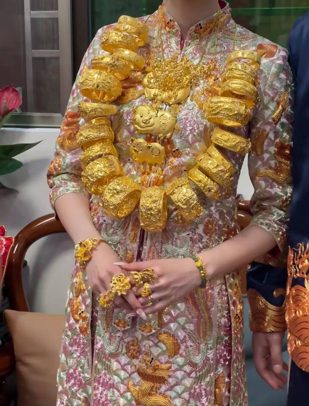 潮汕老板卖0.1克黄金<strong></p>
<p>币网行情app</strong>，今年已进账62亿