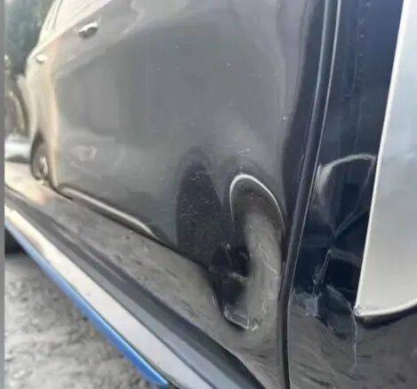 小区地库里出车祸<strong></p>
<p>炒币看盘</strong>，女子惊呆了：对方竟然不是人！更糟心的是...