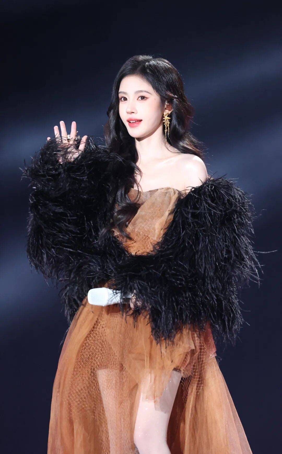 丝芭传媒称鞠婧祎多次编造谎言<strong></p>
<p>币圈造富神话</strong>，“涉嫌严重经济犯罪”，将择日全网公开实名举报