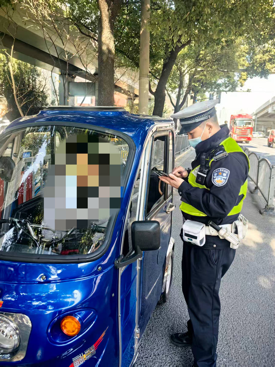 残疾车不得载人<strong></p>
<p>币圈造富神话</strong>，“老头乐”不得上路：上海正在严查相关交通违法行为