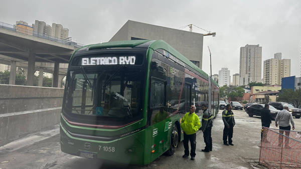 德国铁路公司订购中国电动公交车<strong></p>
<p>币升值</strong>，德财长：让我十分恼火