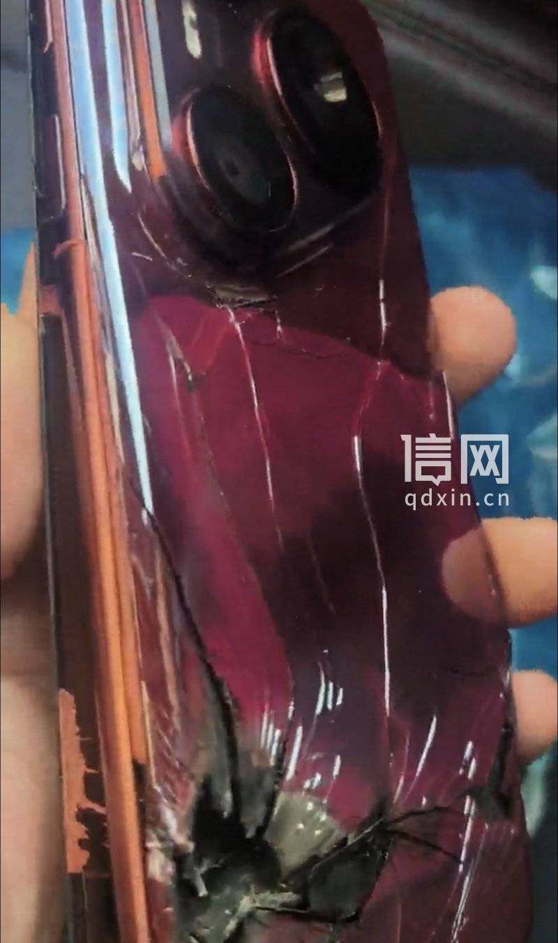 华为新手机充电时电池爆了 售后凭照片认定“外力所致”拒保 消费者：难道我买的是摔炮<strong></p>
<p>币升值</strong>？