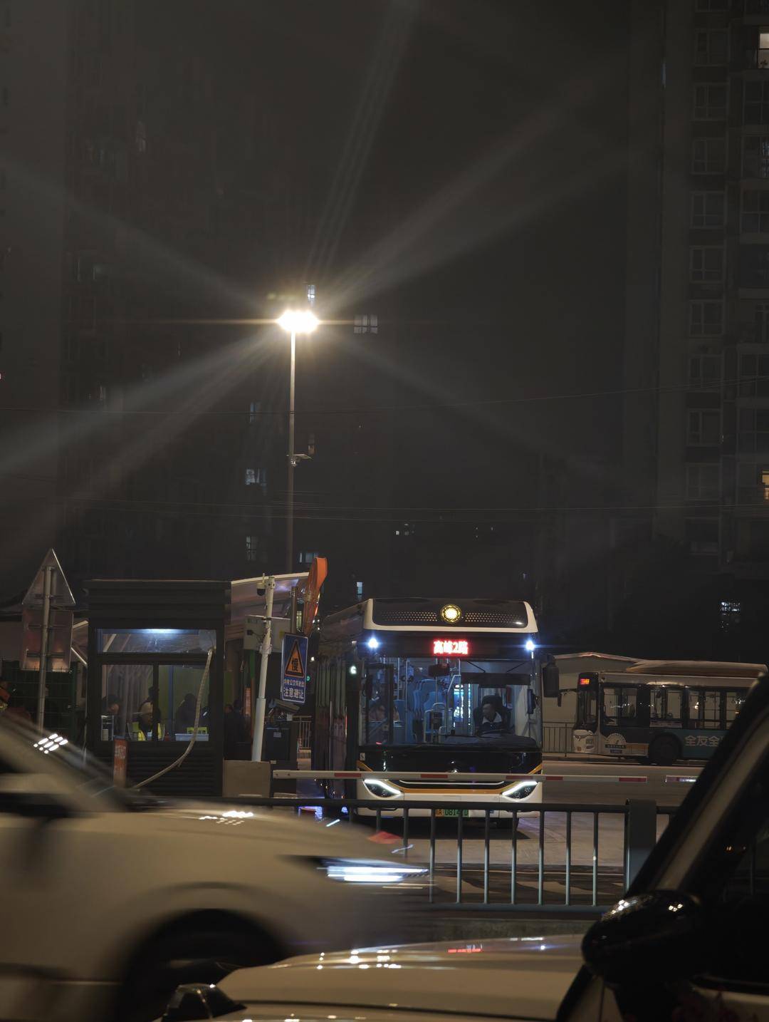 成都地铁2号线东段停运<strong></p>
<p>ft币行情</strong>，通勤压力如何缓解？记者早高峰探访接驳点