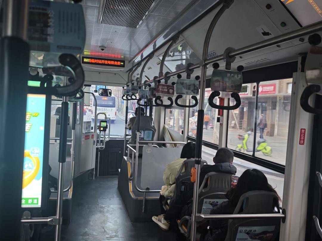 成都地铁2号线东段停运<strong></p>
<p>ft币行情</strong>，通勤压力如何缓解？记者早高峰探访接驳点