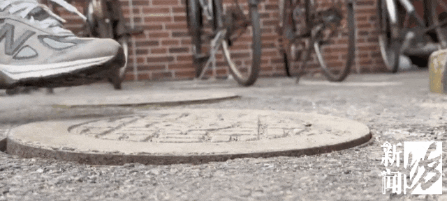 太夸张！上海人比比谁家楼下井盖多！有人家门口100个<strong></p>
<p>炒币神器</strong>，“走路难！到处都像贴膏药”...