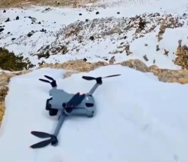 土耳其老鹰空中抓走无人机<strong></p>
<p>炒币神器</strong>，带上山顶“玩自拍”