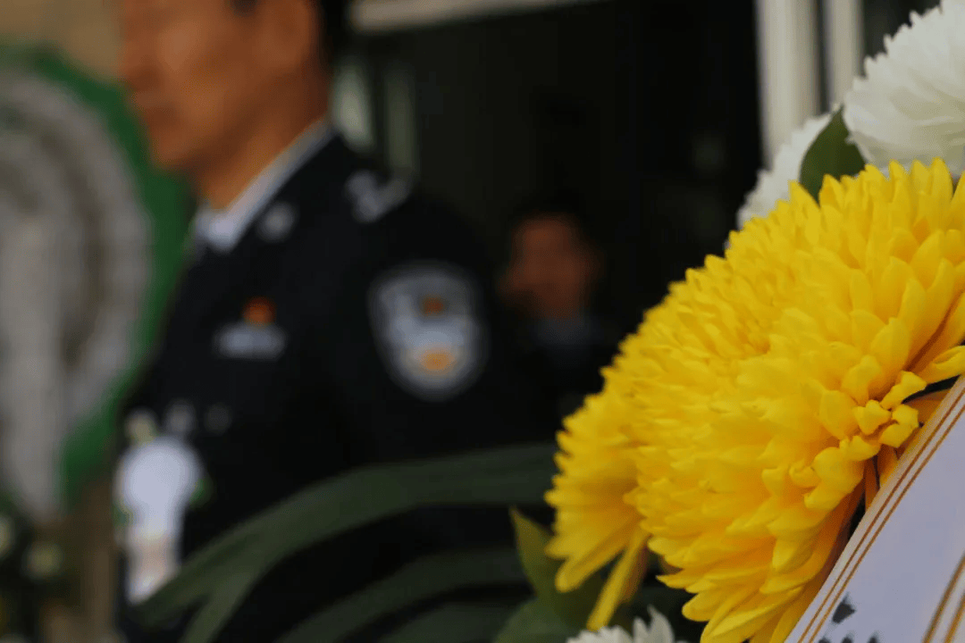 尹宏伟同志值班期间突发疾病不幸逝世<strong></p>
<p>智能炒币</strong>,内蒙古自治区公安厅、通辽市公安局沉痛哀悼