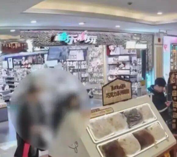 情侣约会求“刺激”<strong></p>
<p>安阳币</strong>，双双被抓，审讯时互相甩锅